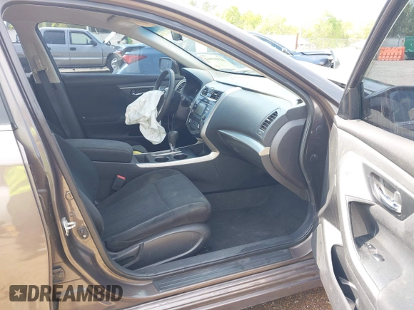 2015 Nissan Altima S with VIN 1N4AL3AP2FN379061, listed as a IAAI auction lot 41995960 with 313,153 mi miles and . Bid and sale history available at carsss.com. Image 5.