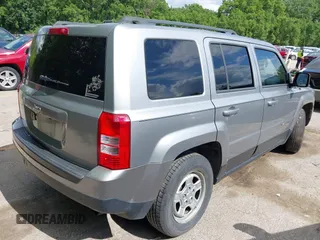 2014 Jeep Patriot Altitude z VIN 1C4NJPBA8ED789242, wystawiony jako IAAI lot #42349465 z przebiegiem 150 835 mil mil oraz . Historia ofert i sprzedaży dostępna na DreamBid. Obrazek 4.