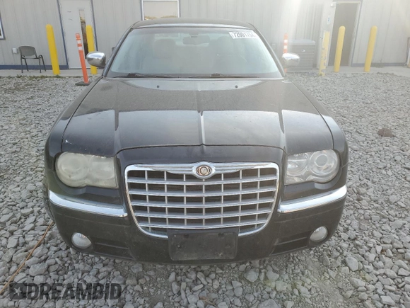 2006 Chrysler 300 C z VIN 2C3LK63H36H345091, wystawiony jako Copart lot #72001754 z przebiegiem 192 896 mil mil oraz Czysty tytuł • Clean title. Historia ofert i sprzedaży dostępna na DreamBid. Obrazek 5.