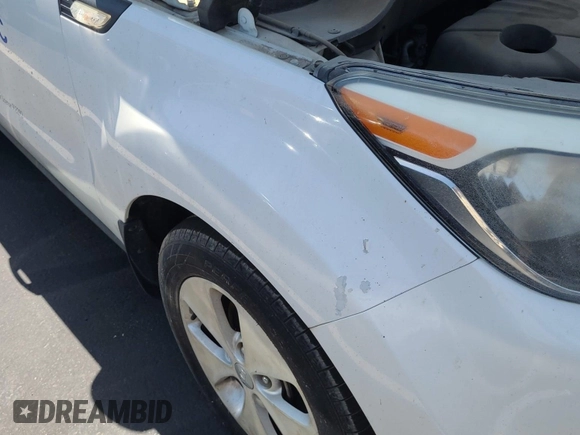 2014 Kia Soul with VIN KNDJN2A20E7073353, listed as a IAAI auction lot 42239175 with 177,814 mi miles and . Bid and sale history available at DreamBid. Image 5.