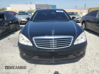 2008 Mercedes-Benz S 550 z VIN WDDNG86X18A191492, wystawiony jako Copart lot #57188805 z przebiegiem 114 781 mil mil oraz Czysty tytuł • Clean title. Historia ofert i sprzedaży dostępna na DreamBid. Obrazek 5.