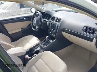 2016 Volkswagen Jetta SEL z VIN 3VWL07AJ0GM376263, wystawiony jako IAAI lot #42728100 z przebiegiem 213 315 mil mil oraz . Historia ofert i sprzedaży dostępna na DreamBid. Obrazek 5.