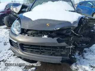 2016 Porsche Cayenne z VIN WP1AA2A21GLA05440, wystawiony jako IAAI lot #41358574 z przebiegiem 96 167 mil mil oraz . Historia ofert i sprzedaży dostępna na DreamBid. Obrazek 13.