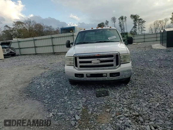 2005 Ford F-350 XL с VIN 1FTWW32P55EA54456, выставлен на аукционе Copart как лот 84890534 с пробегом 128 220 миль миль и Списание • Salvage title. История ставок и продаж доступна на DreamBid. Изображение 10.