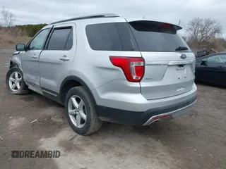 2017 Ford Explorer XLT with VIN 1FM5K8D81HGD94315, listed as a IAAI auction lot 41815160 with 97,022 mi miles and . Bid and sale history available at carsss.com. Image 3.