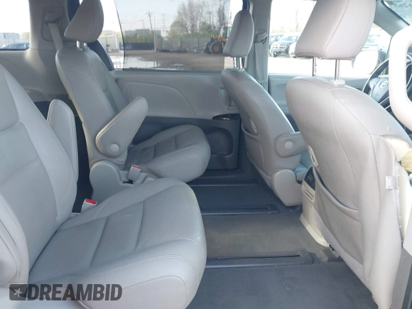 2020 Toyota Sienna XLE z VIN 5TDDZ3DC7LS244873, wystawiony jako IAAI lot #41941263 z przebiegiem 93 545 mil mil oraz . Historia ofert i sprzedaży dostępna na DreamBid. Obrazek 8.