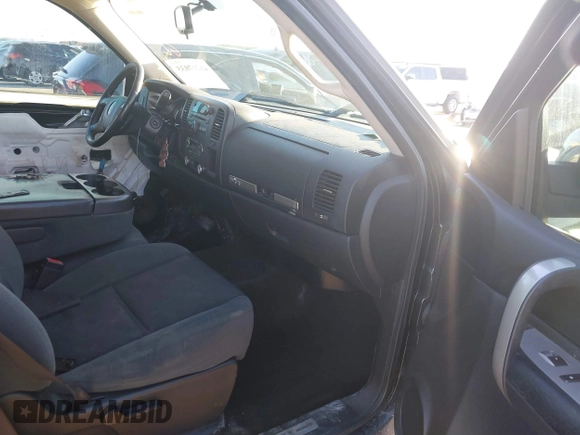 2009 GMC Sierra 1500 with VIN 2GTEC290891109447, listed as a IAAI auction lot 41217035 with 197,033 mi miles and . Bid and sale history available at DreamBid. Image 5.