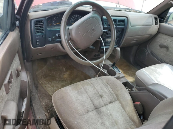 2000 Toyota Tacoma PreRunner with VIN 4TASM92N6YZ598060, listed as a Copart auction lot 55095835 with 151,422 mi miles and Clean title. Bid and sale history available at DreamBid. Image 8.