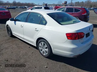 2013 Volkswagen Jetta Sedan SE with VIN 3VWDP7AJXDM373902, listed as a IAAI auction lot 41858011 with 153,974 mi miles. Bid and sale history available at carsss.com. Image 3.