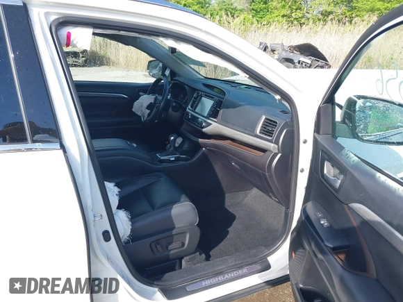 2019 Toyota Highlander Limited with VIN 5TDDZRFH8KS968209, listed as a IAAI auction lot 42141556 with 77,052 mi miles and . Bid and sale history available at DreamBid. Image 5.