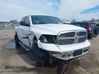 2018 Ram 1500 Lone Star Silver z VIN 1C6RR6LT0JS251829, wystawiony jako IAAI lot #41592139 z przebiegiem 49 017 mil mil oraz . Historia ofert i sprzedaży dostępna na DreamBid. Obrazek 13.