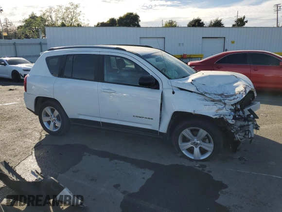 2017 Jeep Compass Sport z VIN 1C4NJCBA3HD147413, wystawiony jako Copart lot #52824965 z przebiegiem 100 072 mil mil oraz Szkoda całkowita • Salvage title. Historia ofert i sprzedaży dostępna na DreamBid. Obrazek 4.
