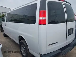 2019 Chevrolet Express Passenger LT z VIN 1GAZGPFG3K1364936, wystawiony jako IAAI lot #42137561 z przebiegiem 33 624 mil mil oraz . Historia ofert i sprzedaży dostępna na DreamBid. Obrazek 3.