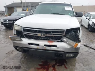 2006 Chevrolet Silverado 1500 LT2 with VIN 2GCEK19B161147287, listed as a IAAI auction lot 41508773 with 202,155 mi miles. Bid and sale history available at carsss.com. Image 6.