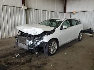 2015 Volvo V60 z VIN YV1612SC2F1193341, wystawiony jako Copart lot #79799414 z przebiegiem 89 544 mil mil oraz Szkody całkowita. Historia ofert i sprzedaży dostępna na DreamBid. Obrazek 1.