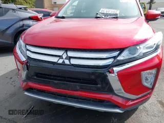 2019 Mitsubishi Eclipse Cross SE z VIN JA4AT5AA2KZ001126, wystawiony jako IAAI lot #41769653 z przebiegiem 65 699 mil mil oraz . Historia ofert i sprzedaży dostępna na DreamBid. Obrazek 6.