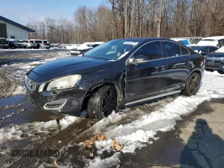 2012 Volvo S60 T6 z VIN YV1902FHXC2027998, wystawiony jako Copart lot #83521974 z przebiegiem 197 571 mil mil oraz Szkoda całkowita • Salvage title. Historia ofert i sprzedaży dostępna na DreamBid. Obrazek 1.