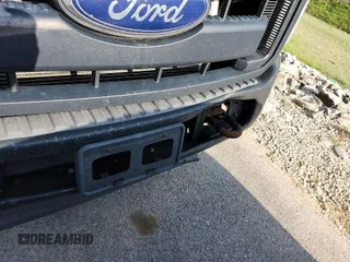 2013 Ford F-250 XL z VIN 1FT7W2B68DEA95930, wystawiony jako IAAI lot #42088053 z przebiegiem 273 090 mil mil oraz . Historia ofert i sprzedaży dostępna na DreamBid. Obrazek 1.