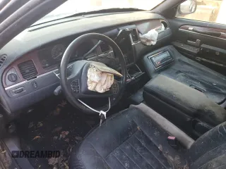 2003 Lincoln Town Car Executive z VIN 1L1FM81W23Y609867, wystawiony jako Copart lot #89137665 z przebiegiem 175 211 mil mil oraz Szkoda całkowita • Salvage title. Historia ofert i sprzedaży dostępna na DreamBid. Obrazek 8.