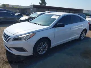 2016 Hyundai Sonata SE with VIN 5NPE24AF7GH304546, listed as a IAAI auction lot 42218425 with 153,619 mi miles and . Bid and sale history available at carsss.com. Image 2.
