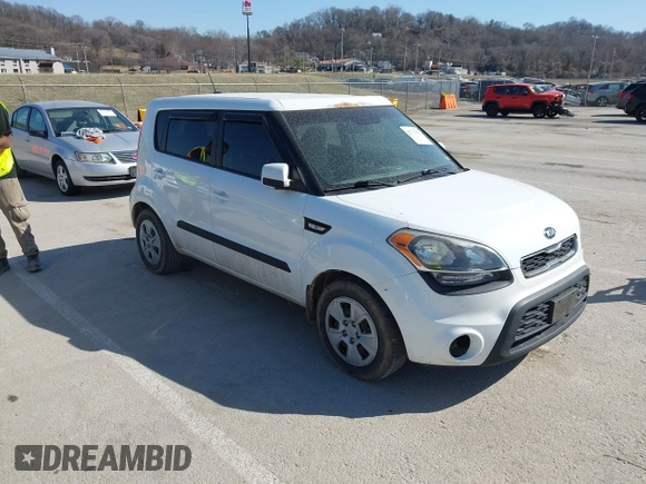 2013 Kia Soul with VIN KNDJT2A58D7768873, listed as a IAAI auction lot 41737963 with 184,532 mi miles. Bid and sale history available at carsss.com. Image 1.