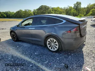 2017 Tesla Model X 90D z VIN 5YJXCBE22HF060645, wystawiony jako Copart lot #57907115 z przebiegiem 55 343 mil mil oraz Szkoda całkowita • Salvage title. Historia ofert i sprzedaży dostępna na DreamBid. Obrazek 2.