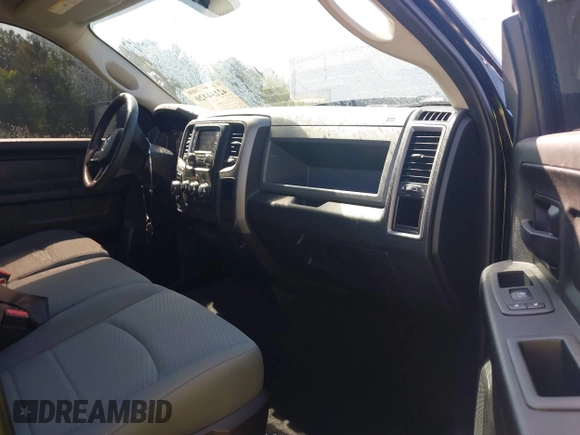 2019 Ram 1500 Tradesman z VIN 1C6RR7KG9KS709945, wystawiony jako IAAI lot #42134420 z przebiegiem 69 846 mil mil oraz . Historia ofert i sprzedaży dostępna na DreamBid. Obrazek 5.