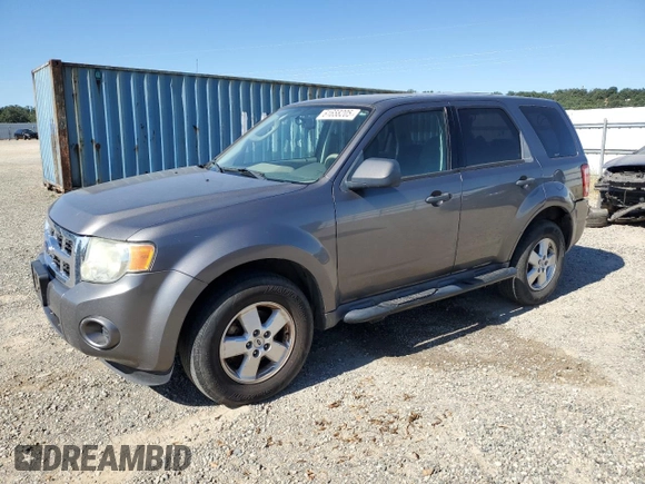 2009 Ford Escape XLS z VIN 1FMCU02729KA14846, wystawiony jako Copart lot #61658205 z przebiegiem 239 852 mil mil oraz Czysty tytuł • Clean title. Historia ofert i sprzedaży dostępna na DreamBid. Obrazek 1.