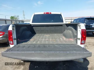 2013 Ram 2500 Tradesman z VIN 3C6UR5CL4DG529793, wystawiony jako IAAI lot #42029361 z przebiegiem 205 066 mil mil oraz . Historia ofert i sprzedaży dostępna na DreamBid. Obrazek 16.