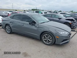 2023 Hyundai Sonata SEL z VIN KMHL14JA4PA269658, wystawiony jako IAAI lot #42138737 z przebiegiem 18 936 mil mil oraz . Historia ofert i sprzedaży dostępna na DreamBid. Obrazek 1.