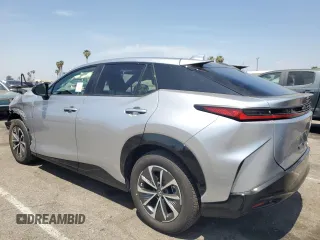 2025 Lexus RZ 300e Premium z VIN JTJABABB3SA007988, wystawiony jako Copart lot #54241965 z przebiegiem 2 633 mil mil oraz Szkoda całkowita • Salvage title. Historia ofert i sprzedaży dostępna na DreamBid. Obrazek 2.