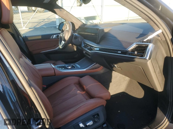 2024 BMW X7 M60i with VIN 5UX33EM09R9T49533, listed as a Copart auction lot 85370764 with 0 mi miles and Salvage Title. Bid and sale history available at carsss.com. Image 7.