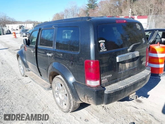 2007 Dodge Nitro SLT with VIN 1D8GU58K67W688374, listed as a IAAI auction lot 41392892 with 97,402 mi miles. Bid and sale history available at carsss.com. Image 3.