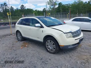 2008 Lincoln MKX with VIN 2LMDU68CX8BJ40624, listed as a IAAI auction lot 42124304 with 210,983 mi miles. Bid and sale history available at carsss.com. Image 1.