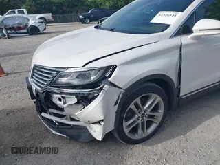 2015 Lincoln MKC z VIN 5LMCJ2A92FUJ06169, wystawiony jako IAAI lot #42326544 z przebiegiem 101 669 mil mil oraz . Historia ofert i sprzedaży dostępna na DreamBid. Obrazek 17.