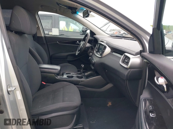 2017 Kia Sorento LX with VIN 5XYPG4A33HG267861, listed as a IAAI auction lot 41859069 with 96,559 mi miles. Bid and sale history available at carsss.com. Image 5.