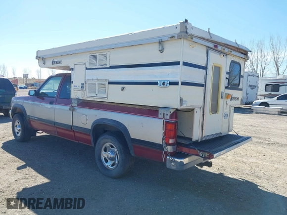 1994 Dodge Dakota z VIN 1B7GG23Y4RS589157, wystawiony jako IAAI lot #41869916 z przebiegiem 122 140 mil mil oraz . Historia ofert i sprzedaży dostępna na DreamBid. Obrazek 3.
