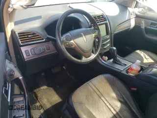 2011 Lincoln MKX z VIN 2LMDJ6JK1BBJ11093, wystawiony jako Copart lot #52635275 z przebiegiem 316 072 mil mil oraz Szkoda całkowita • Salvage title. Historia ofert i sprzedaży dostępna na DreamBid. Obrazek 8.