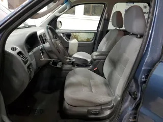 2005 Ford Escape XLT z VIN 1FMYU93145KB29172, wystawiony jako Copart lot #57724475 z przebiegiem 146 236 mil mil oraz Szkoda całkowita • Salvage title. Historia ofert i sprzedaży dostępna na DreamBid. Obrazek 7.