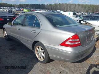 2003 Mercedes-Benz C 320 с VIN WDBRF64J83F430290, выставлен на аукционе IAAI как лот 41216402 с пробегом 181 558 миль миль и . История ставок и продаж доступна на DreamBid. Изображение 3.