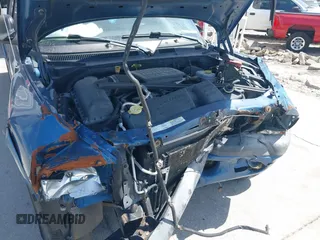 2004 Dodge Dakota Sport z VIN 1D7HG38N84S709758, wystawiony jako IAAI lot #42168491 z przebiegiem 238 479 mil mil oraz . Historia ofert i sprzedaży dostępna na DreamBid. Obrazek 6.