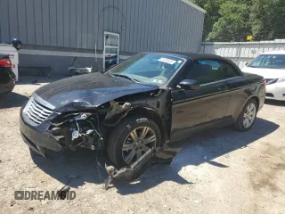 2013 Chrysler 200 Touring z VIN 1C3BCBEGXDN524870, wystawiony jako Copart lot #61676524 z przebiegiem 135 608 mil mil oraz Szkoda całkowita • Salvage title. Historia ofert i sprzedaży dostępna na DreamBid. Obrazek 1.