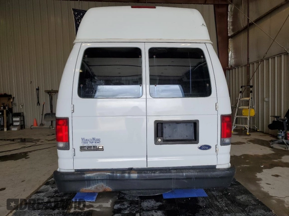 2008 Ford Econoline Cargo Commercial with VIN 1FTNS24W38DB56922, listed as a Copart auction lot 75998084 with 106,358 mi miles and Clean Title. Bid and sale history available at DreamBid. Image 6.