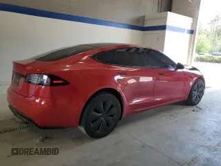 2022 Tesla Model S z VIN 5YJSA1E53NF486764, wystawiony jako Copart lot #52705885 z przebiegiem 73 637 mil mil oraz Szkoda całkowita • Salvage title. Historia ofert i sprzedaży dostępna na DreamBid. Obrazek 3.