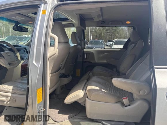 2011 Toyota Sienna XLE with VIN 5TDDK3DC3BS007297, listed as a IAAI auction lot 42158709 with 208,274 mi miles and . Bid and sale history available at DreamBid. Image 8.