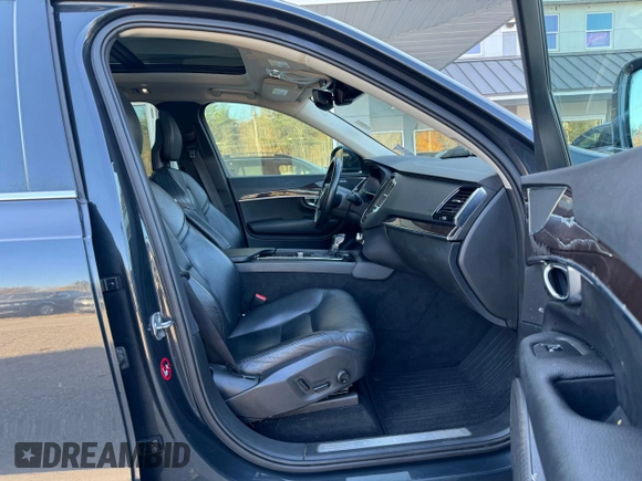 2016 Volvo XC90 T6 Momentum with VIN YV4A22PK7G1026968, listed as a Copart auction lot 77676774 with 160,222 mi miles and Clean Title. Bid and sale history available at carsss.com. Image 5.