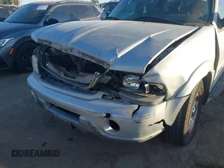 2000 Lincoln Navigator z VIN 5LMEU27A2YLJ32507, wystawiony jako IAAI lot #40752754 z przebiegiem Nie podano mil oraz . Historia ofert i sprzedaży dostępna na DreamBid. Obrazek 6.