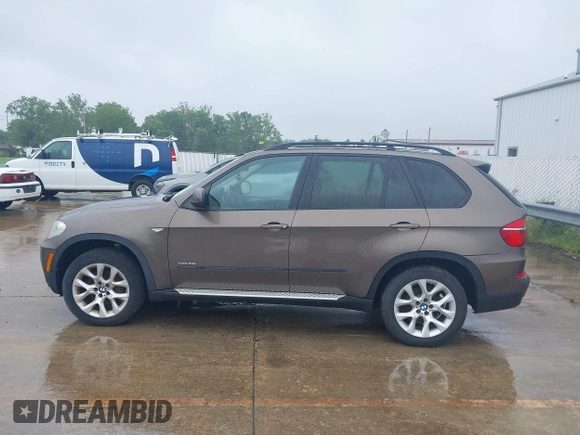 2012 BMW X5 35i z VIN 5UXZV4C51CL749379, wystawiony jako IAAI lot #42494275 z przebiegiem 137 768 mil mil oraz . Historia ofert i sprzedaży dostępna na DreamBid. Obrazek 14.