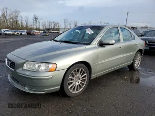 2008 Volvo S60 2.5T with VIN YV1RH592382701692, listed as a Copart auction lot 85687824 with 176,964 mi miles and Salvage Title. Bid and sale history available at carsss.com. Image 1.