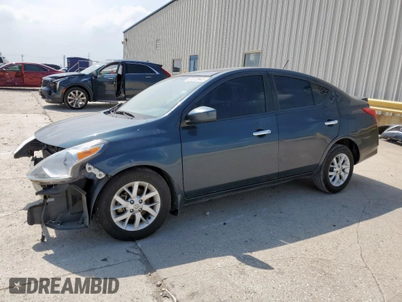 2017 Nissan Versa SV z VIN 3N1CN7AP2HL857375, wystawiony jako Copart lot #57678945 z przebiegiem 106 571 mil mil oraz Szkoda całkowita • Salvage title. Historia ofert i sprzedaży dostępna na DreamBid. Obrazek 1.